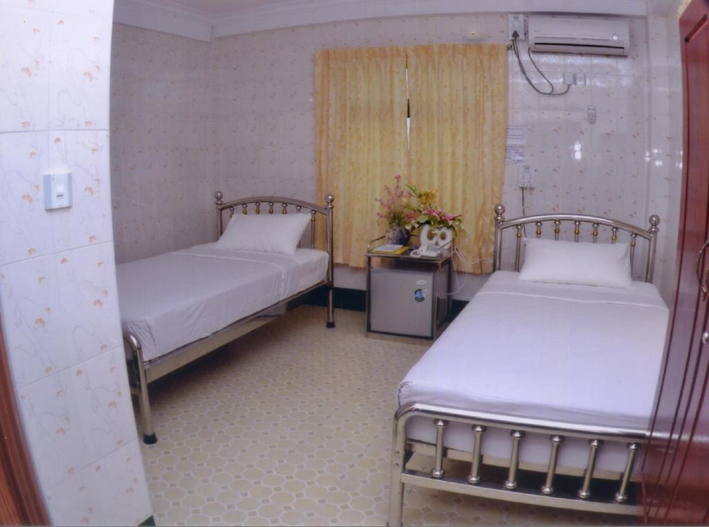 Hotel Shwe Eain Taw Yangon Room photo